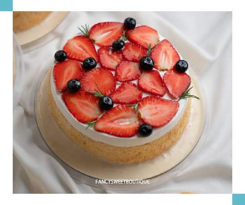 کیک سه شیر وانیل با توت فرنگی و بلوبری