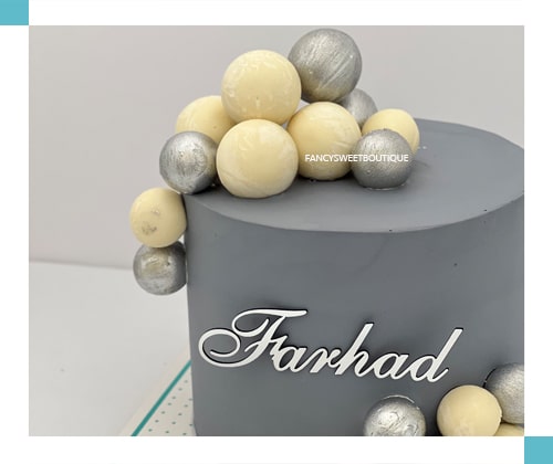 خاکستری . سفید . نقره ای